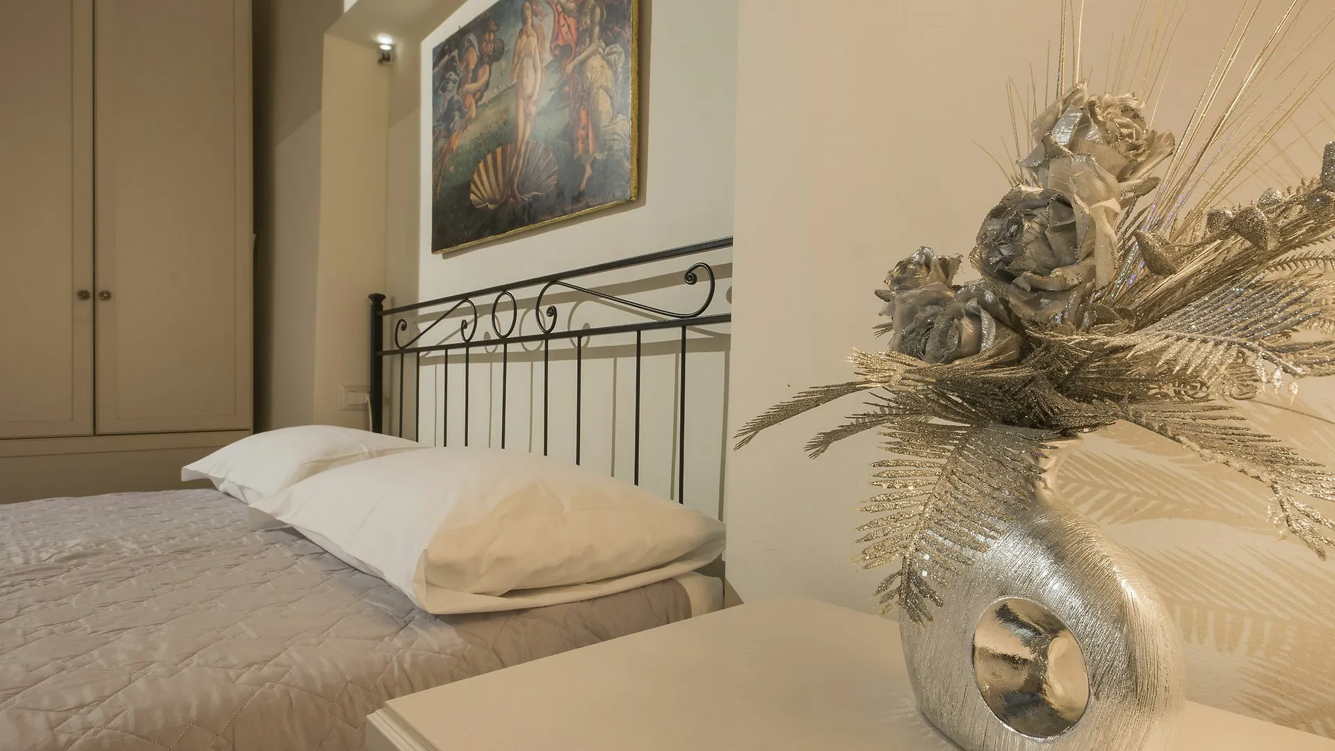 Apartment Zeus Florens Italien
